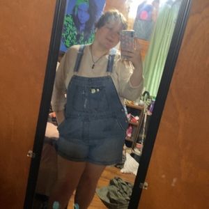 Meet your Posher, Caitlyn